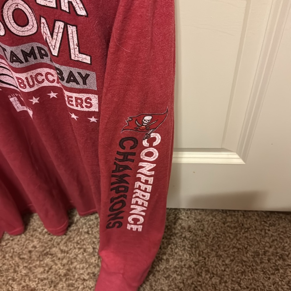 Tom Brady, Tampa Bay Buccaneers T-shirts - Picture 8 of 9